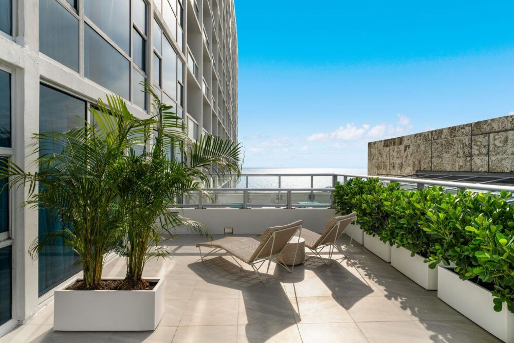 Sea Escape- Private Sun Deck, Beachfront and Views Main Image